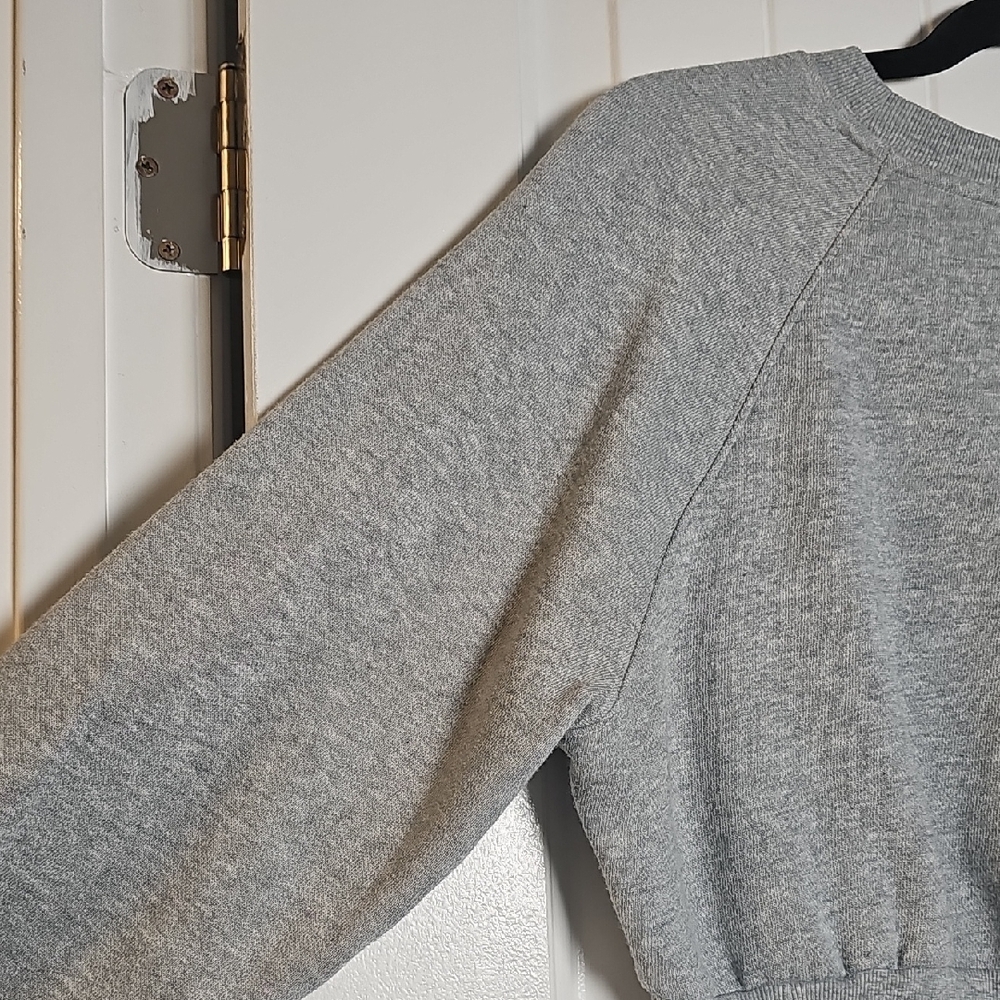 VS M Gray Cropped Sweatshirt - Picture 9 of 13